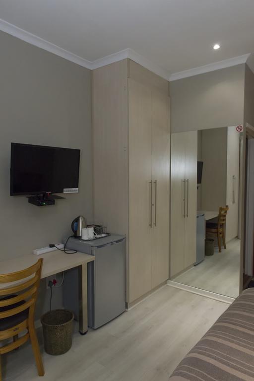 The Suburban Guest House Bloemfontein Room photo