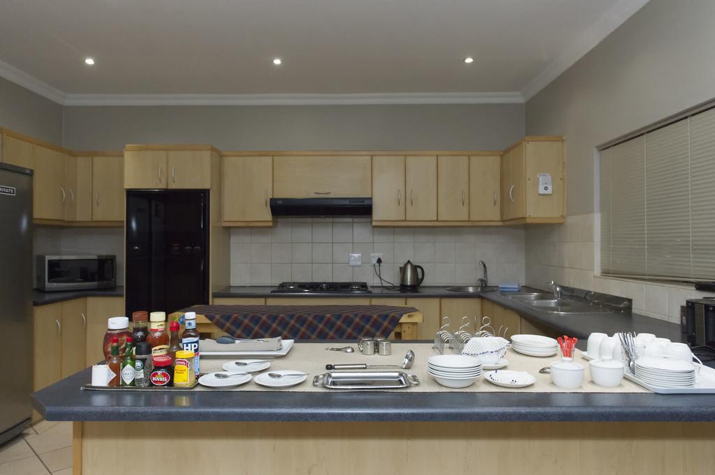 The Suburban Guest House Bloemfontein Exterior photo