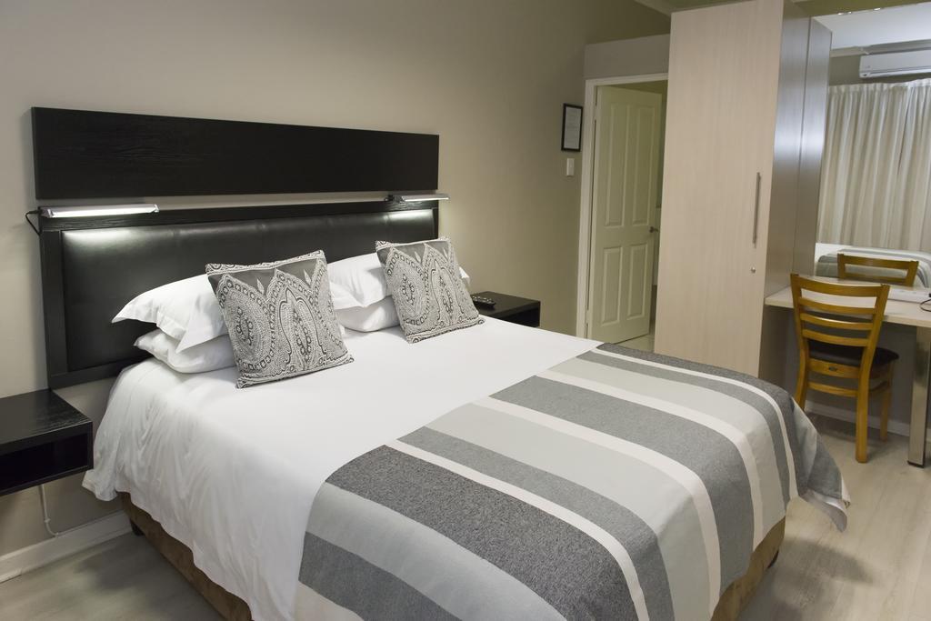 The Suburban Guest House Bloemfontein Room photo