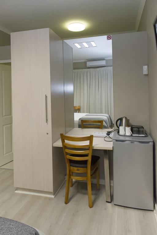 The Suburban Guest House Bloemfontein Room photo